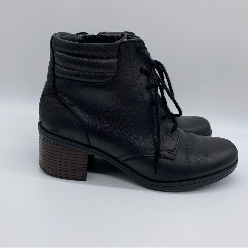 Clarks black leather women boots size 9.5